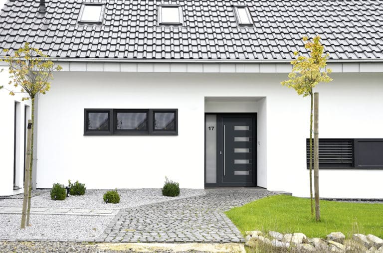 graue Haustür